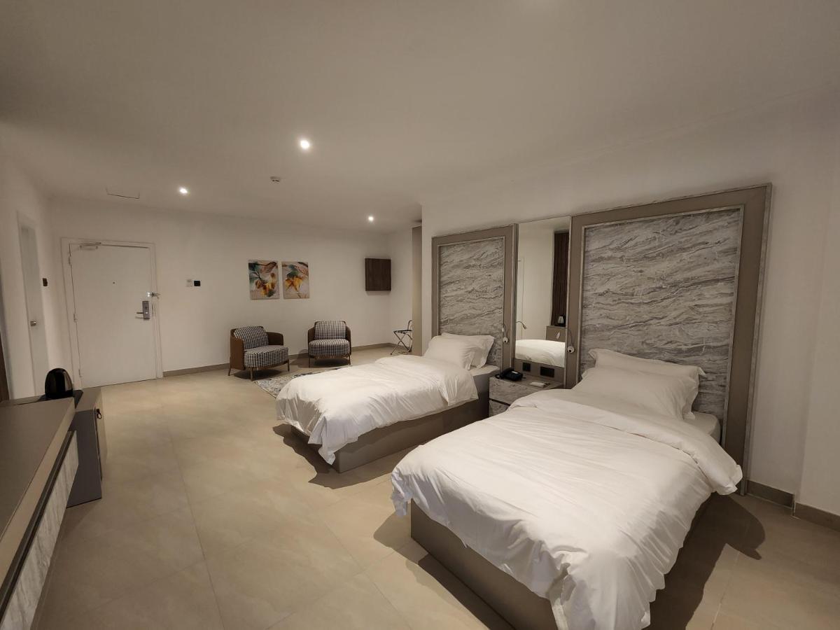 Imperial Suites Hotel Манама Экстерьер фото