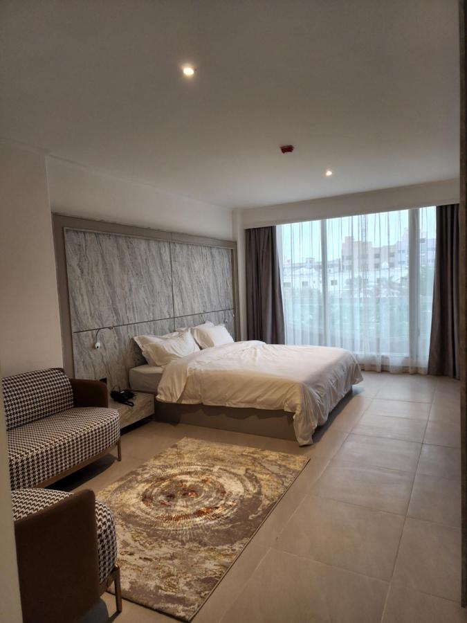 Imperial Suites Hotel Манама Экстерьер фото