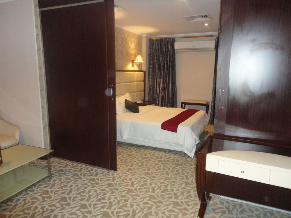 Imperial Suites Hotel Манама Экстерьер фото