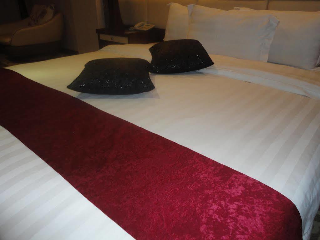 Imperial Suites Hotel Манама Экстерьер фото