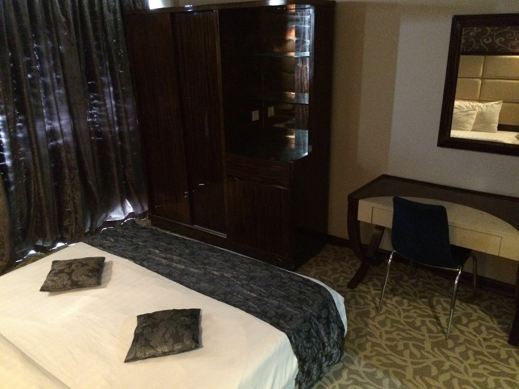 Imperial Suites Hotel Манама Экстерьер фото